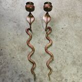 Paire de bougeoirs muraux en bronze figurant un serpent, 1960