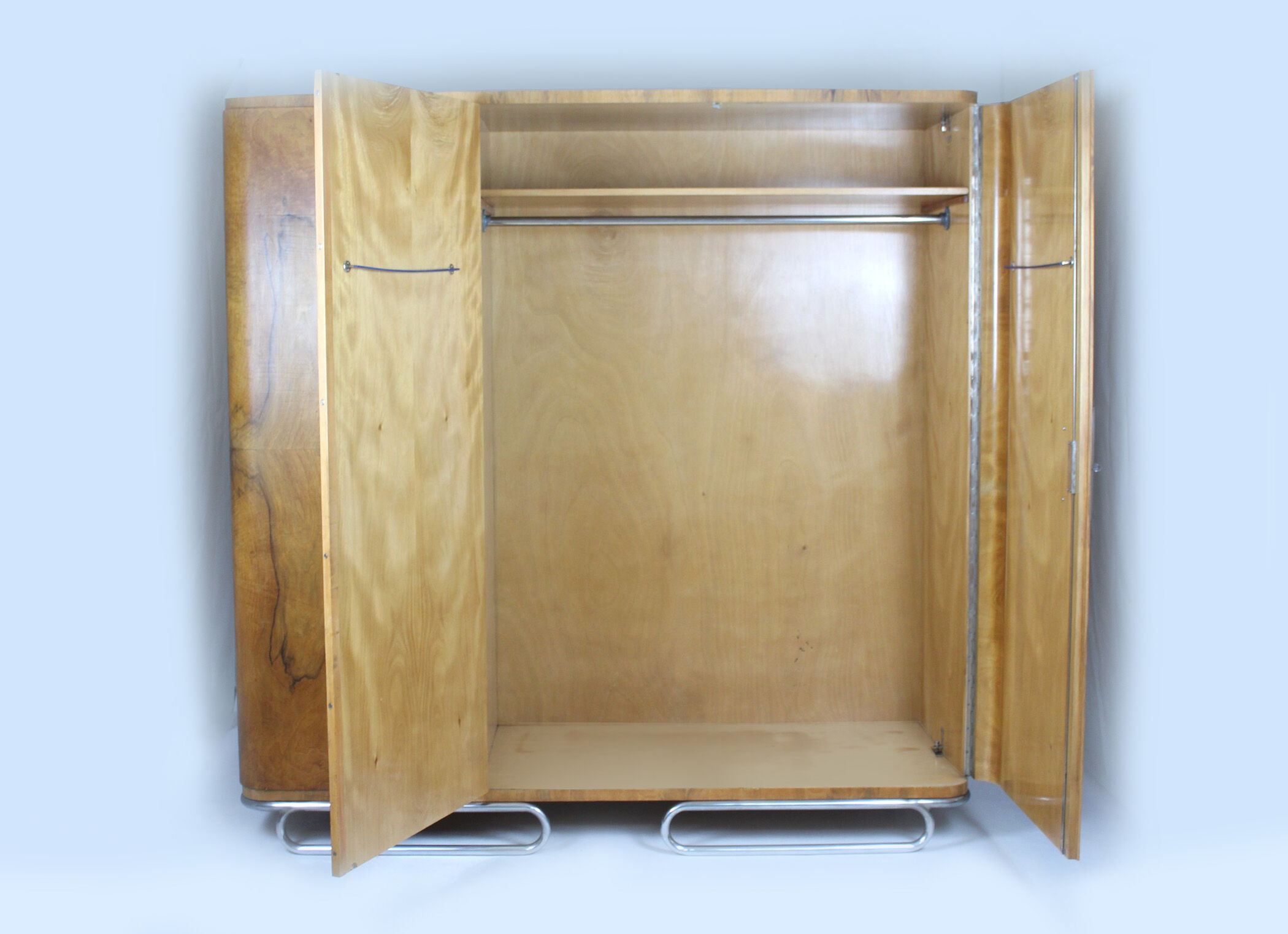 Bauhaus chromed tubular steel wardrobe, 1930s