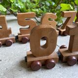 Small train representing the numbers 0 to 9