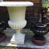 Médicis vases in cast iron