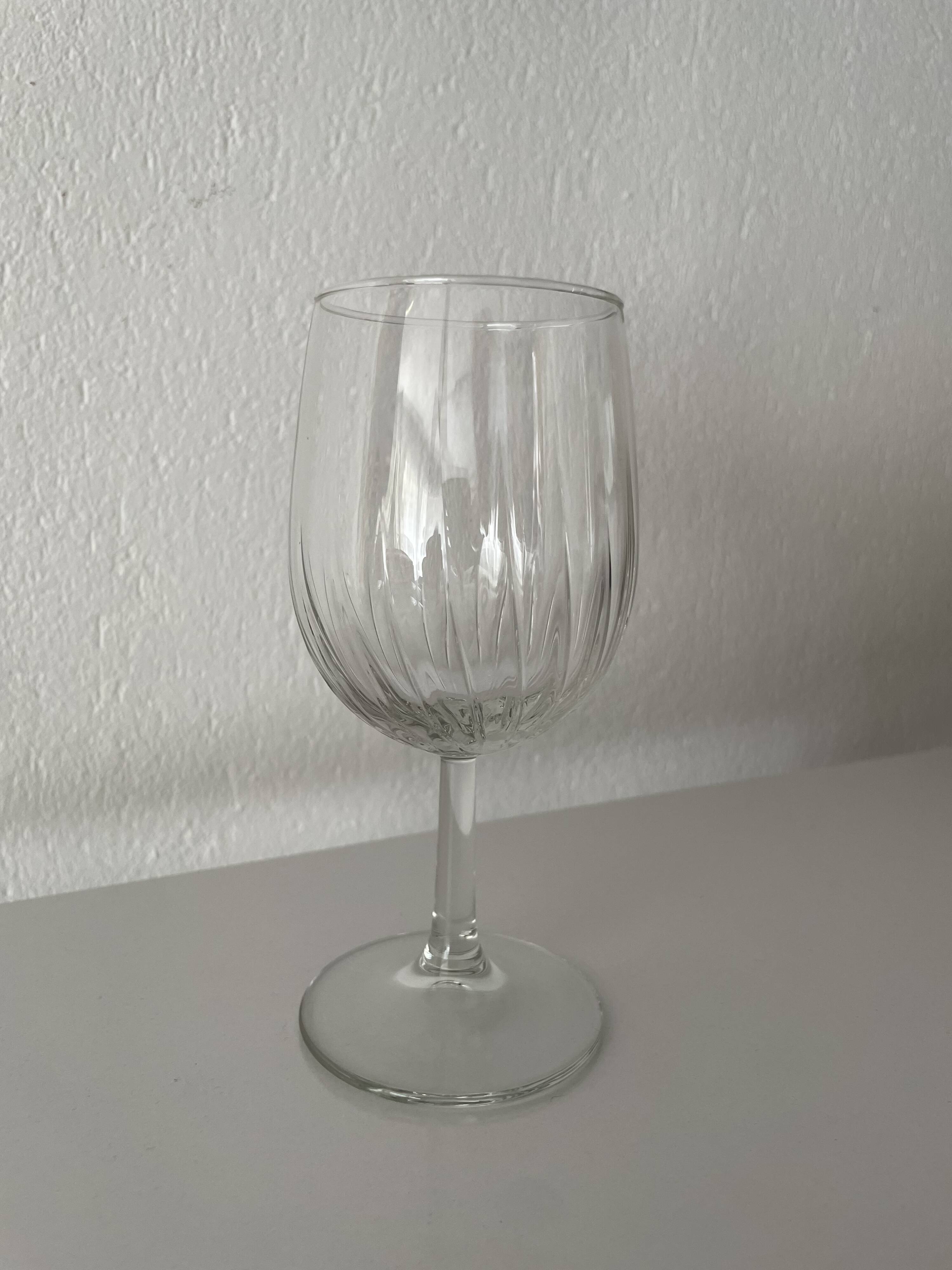 Set of stemmed glasses