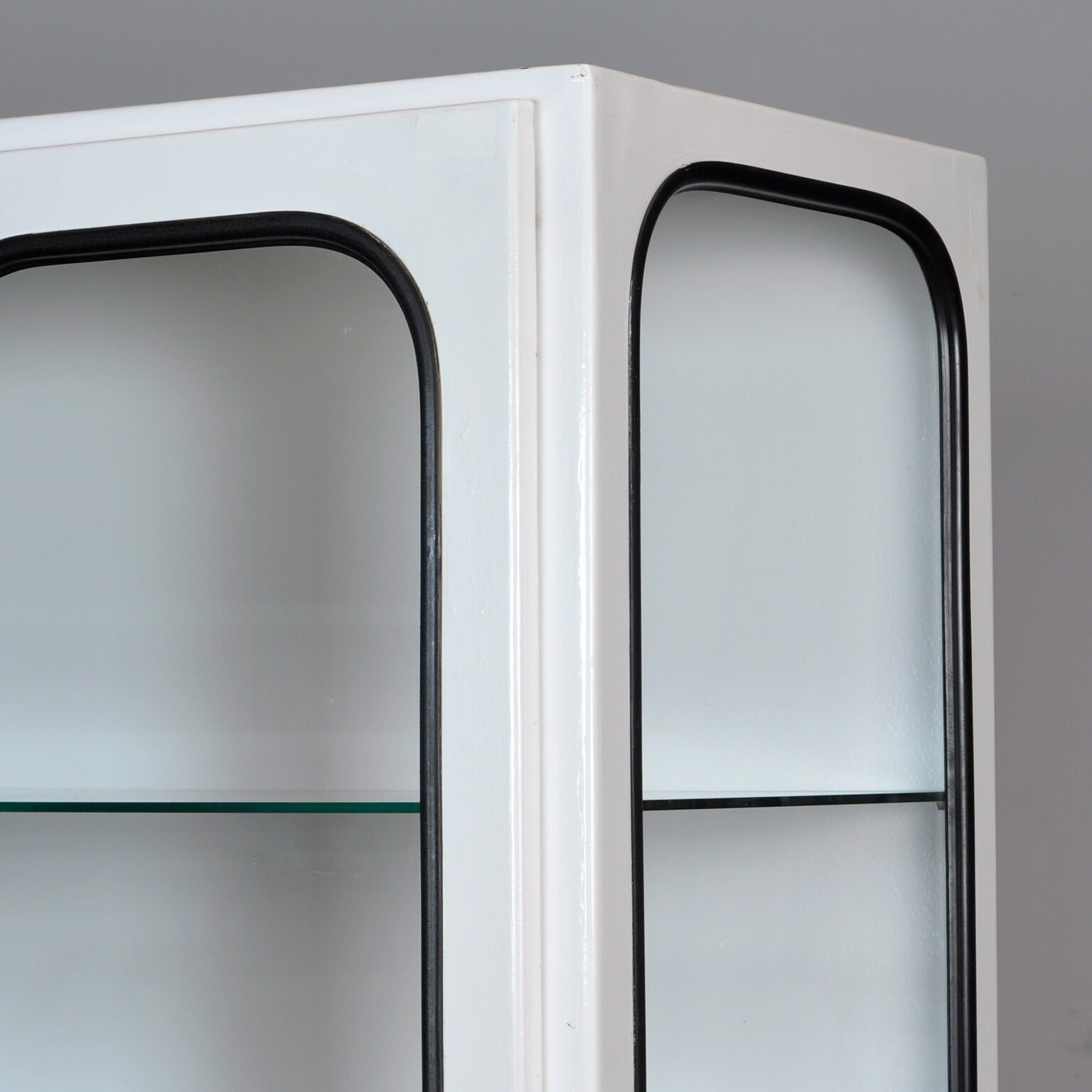 Armoire médicale en verre et fer, années 1970