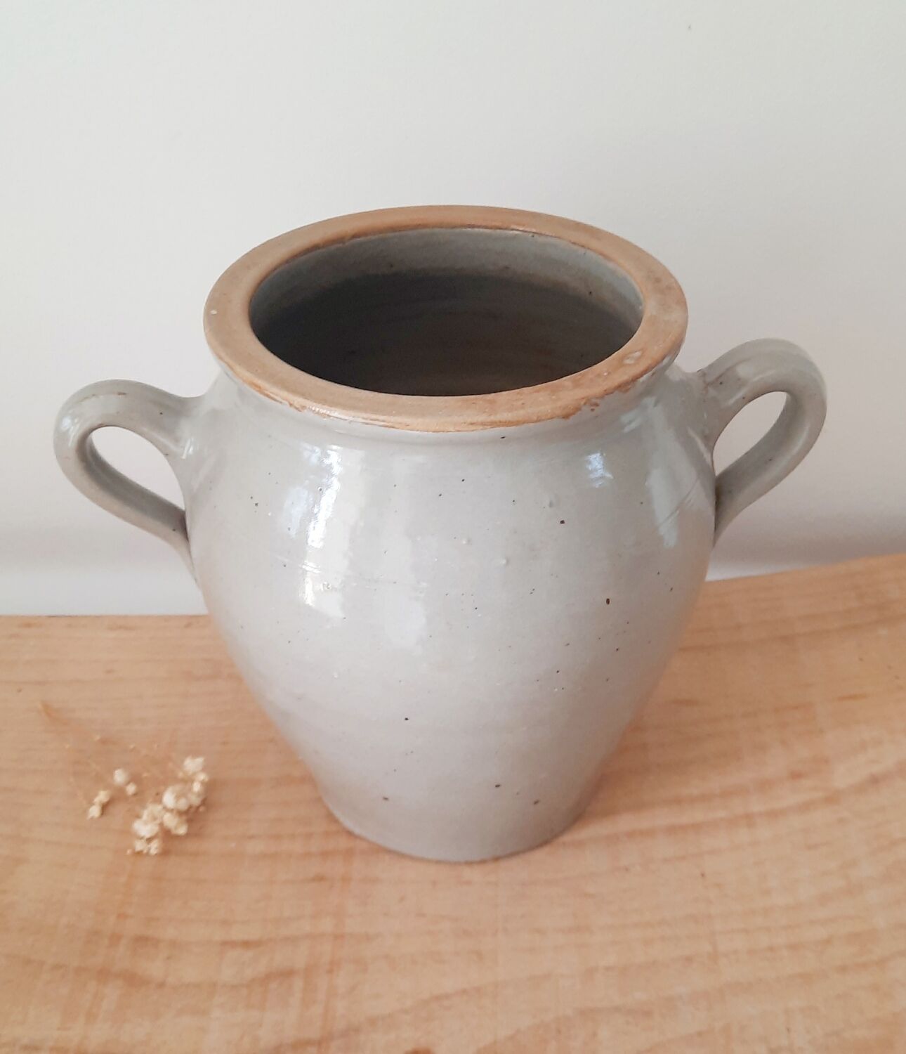 Stoneware jug pot