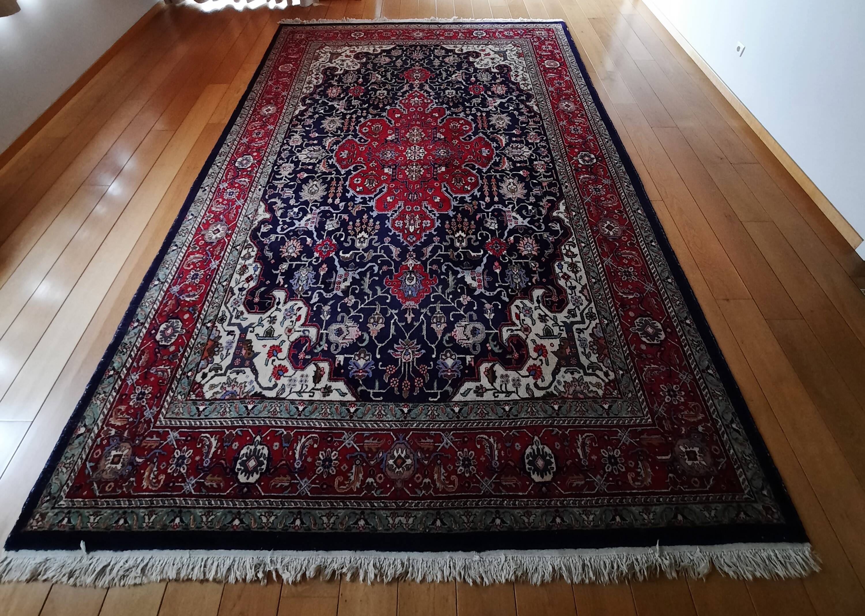 Large vintage Persian wool rug (250 × 350 cm) – warm colours