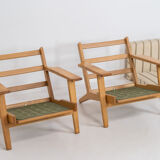 Pair of first-generation GE-290 lounge chairs designed by Hans J. Wegner.