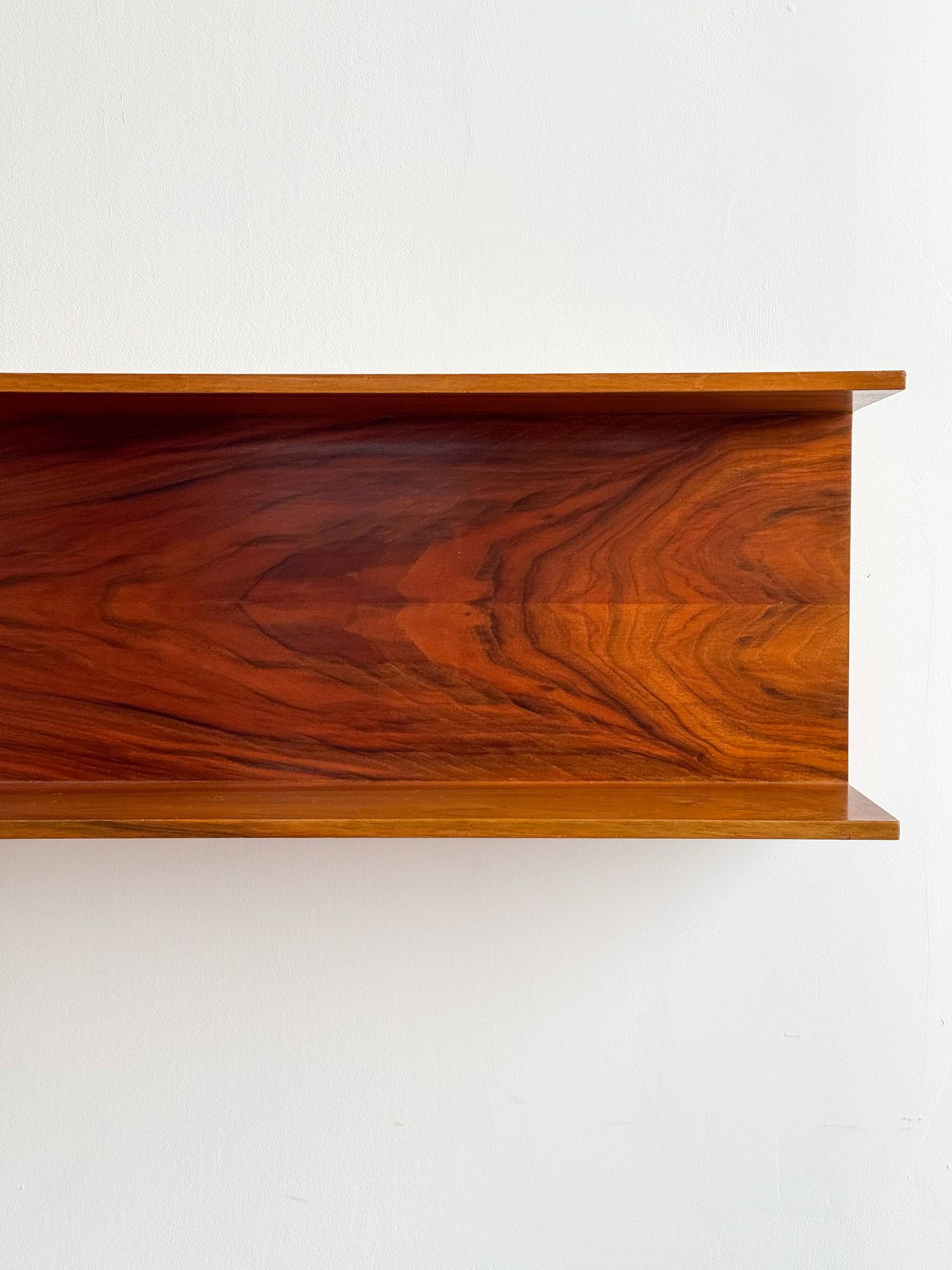 Étagère murale en noyer par Wilhelm Renz pour Walter Wirz, années 1960