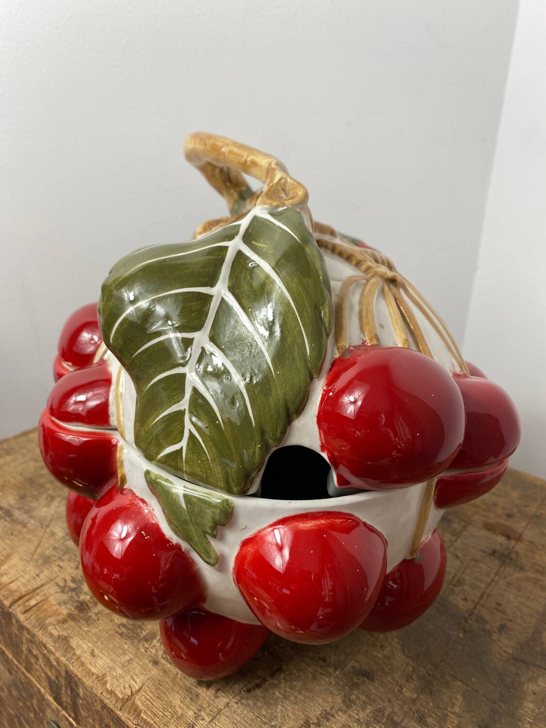 Cherry soup tureen barbotine