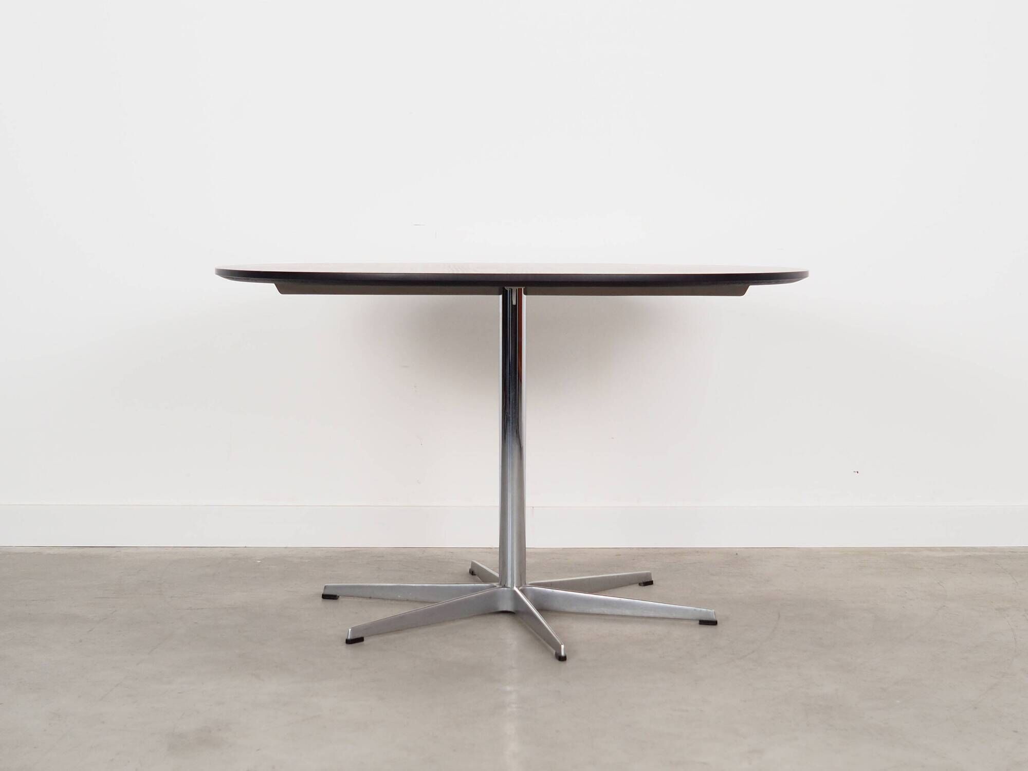 Ash table, Danish design, 1980s, designer Arne Jacobsen for Fritz Hansen
