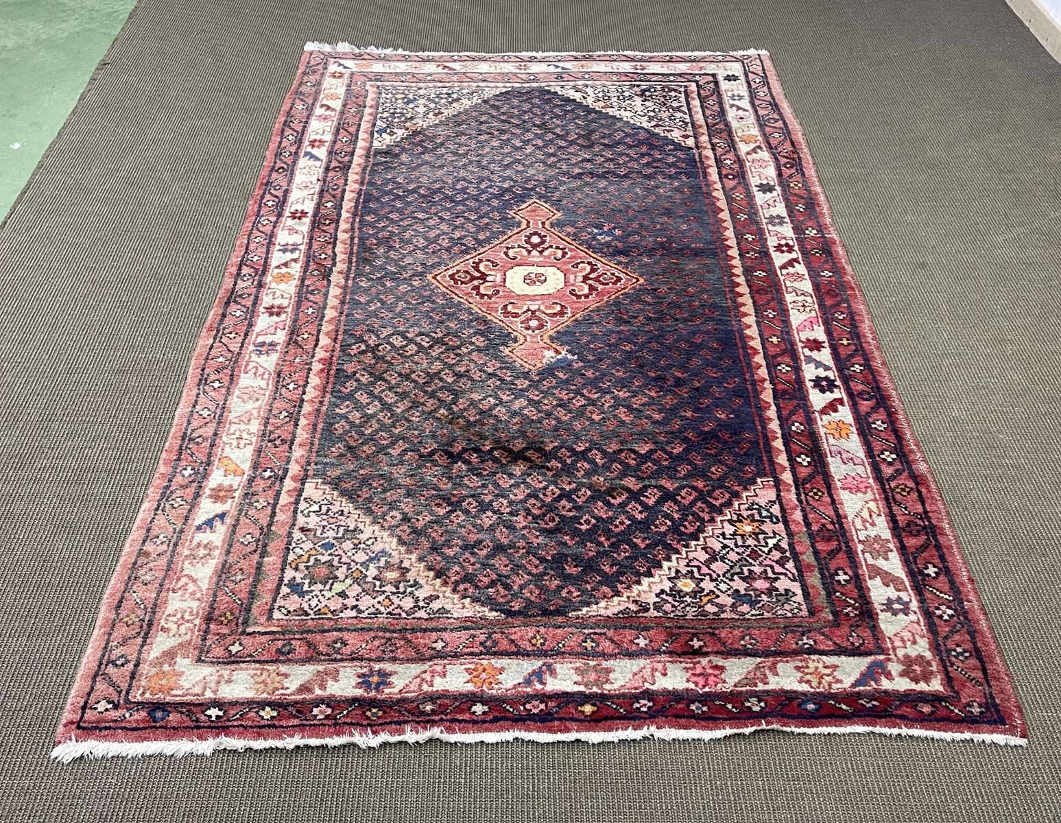 Handmade wool Iranian carpet - 2.14m x 1.31m