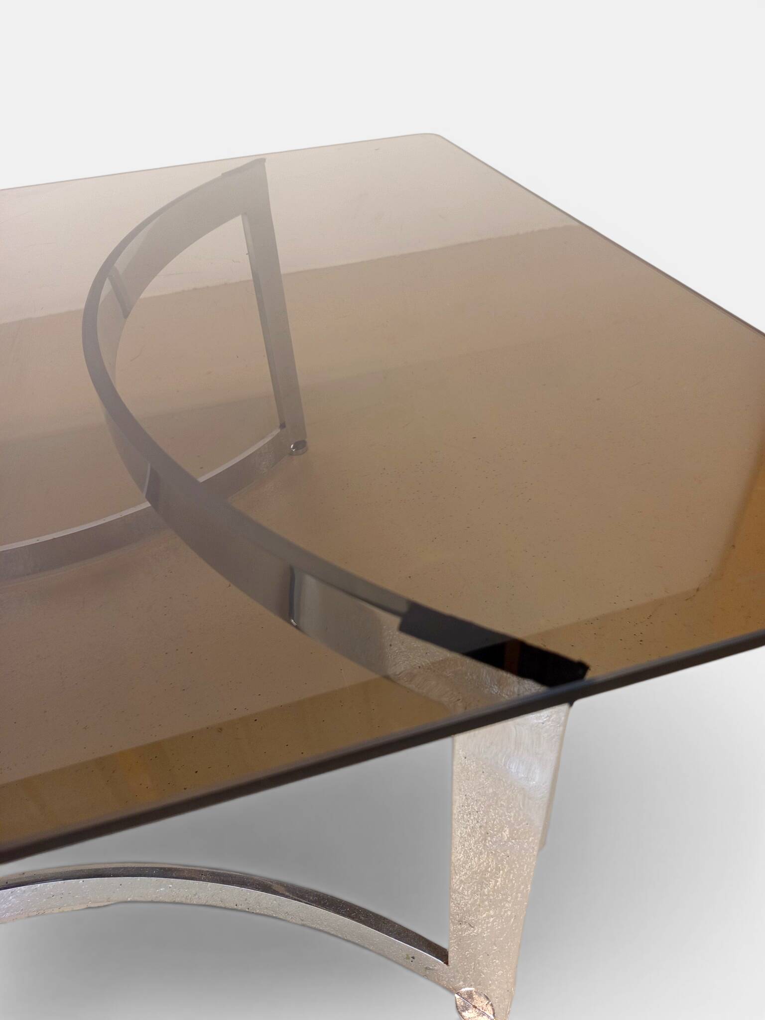 Table basse vintage en verre fumé et chrome, années 1970