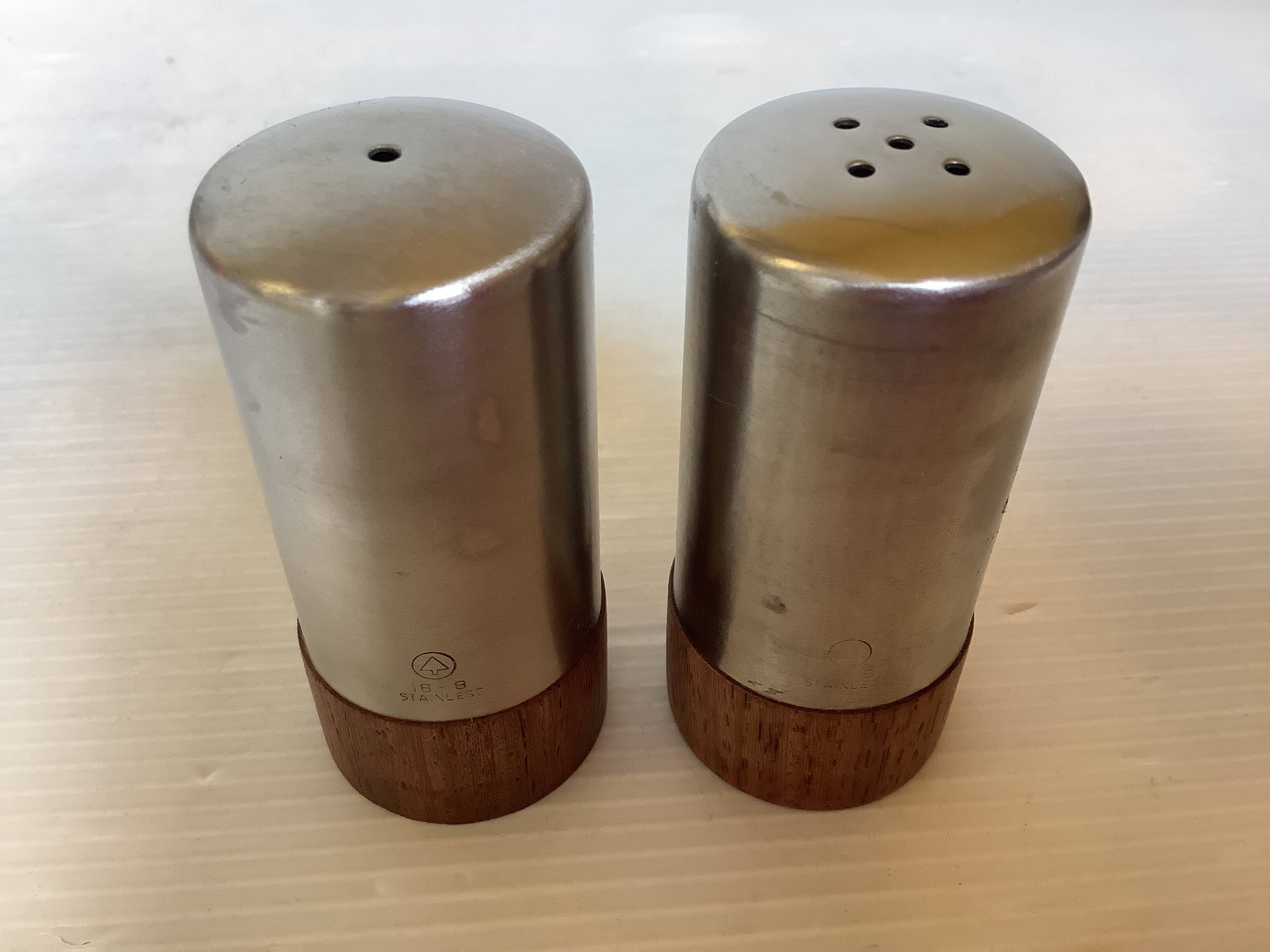 Salt and pepper set in teak and metal, Scandinavian style.