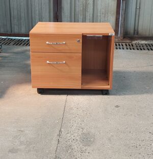 Meuble de bureau avec roulettes