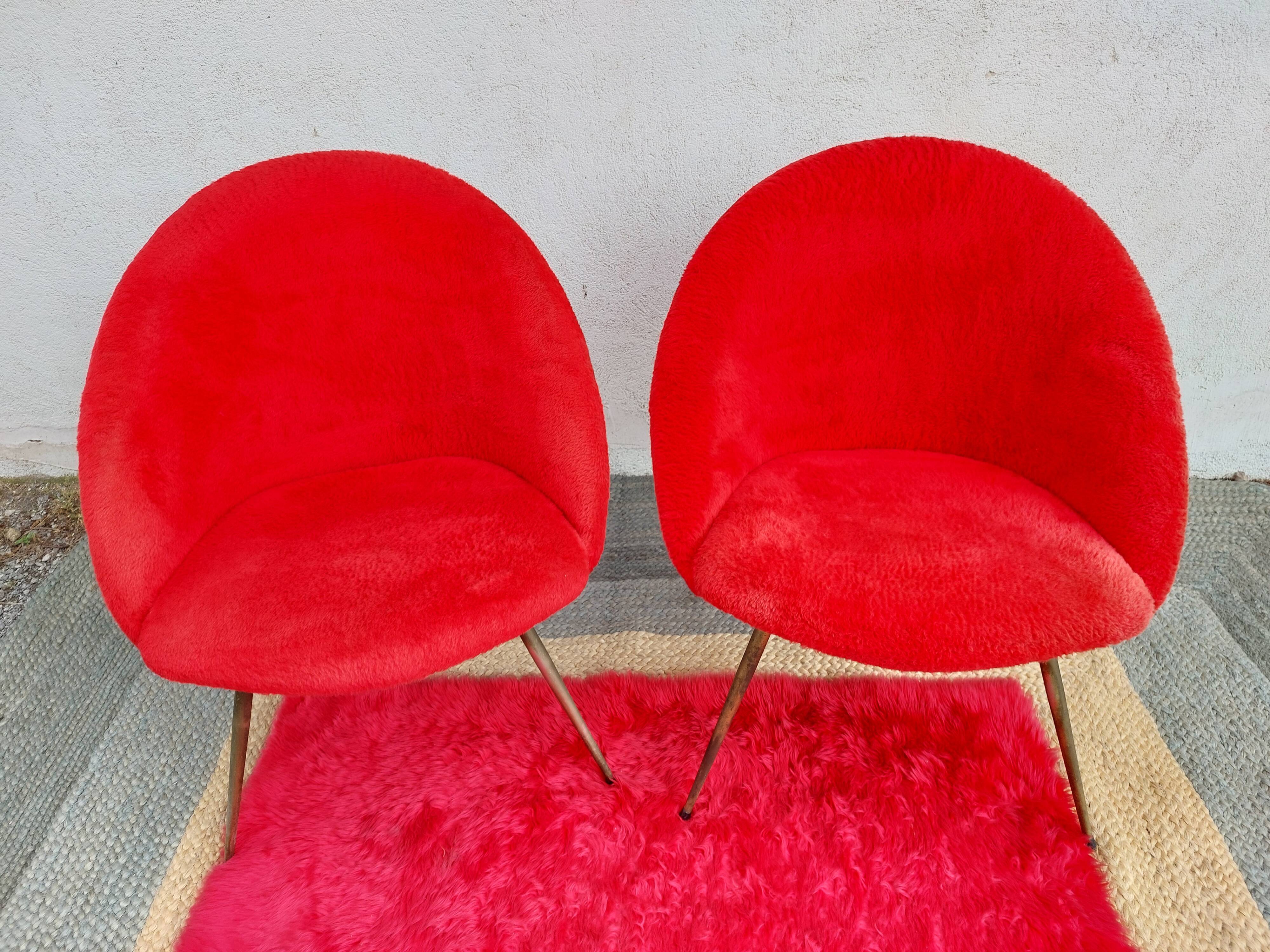 pair of vintage armchairs (red fur)