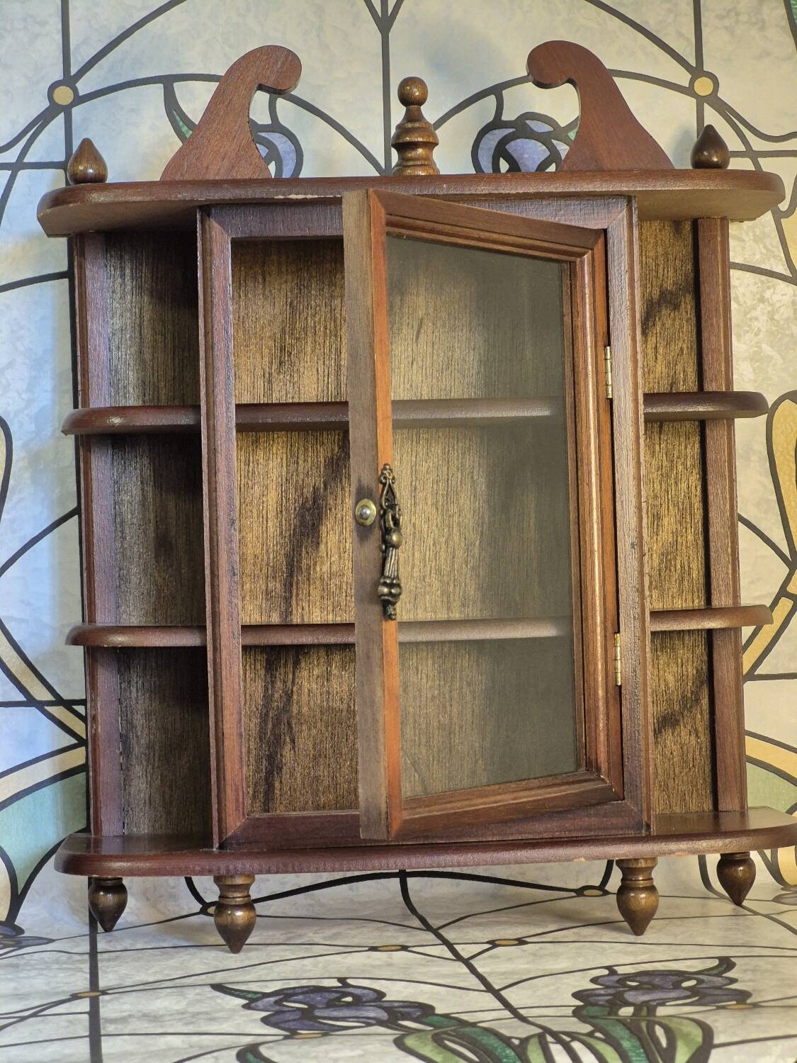 Cabinet shelf