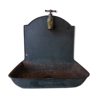 Cast iron fountain to attach to the wall