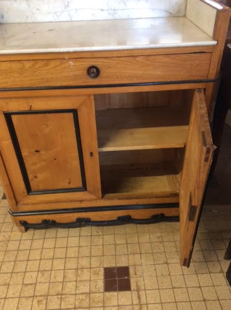 Meuble ancien de salle de bain