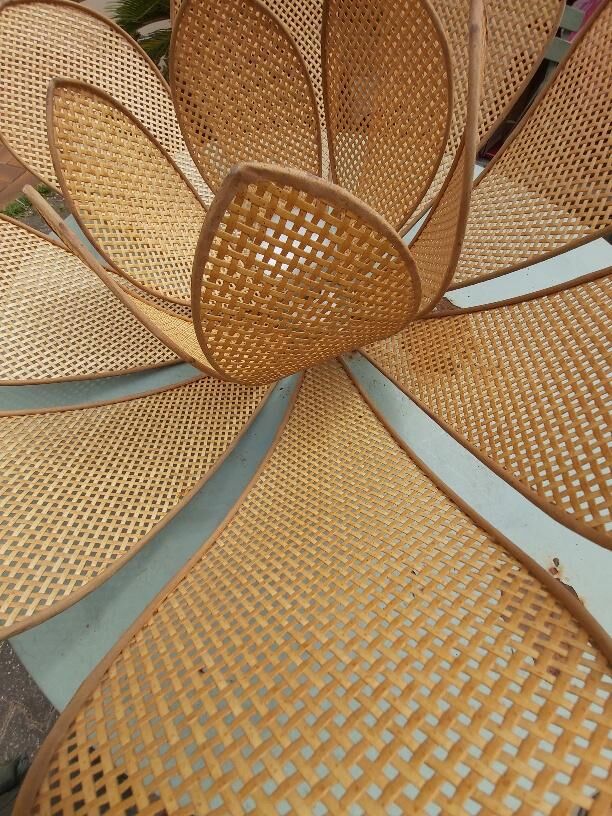 Lotus flower suspension in vintage cannage