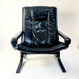 Fauteuil cuir modèle "Siesta" par Ingmar Relling