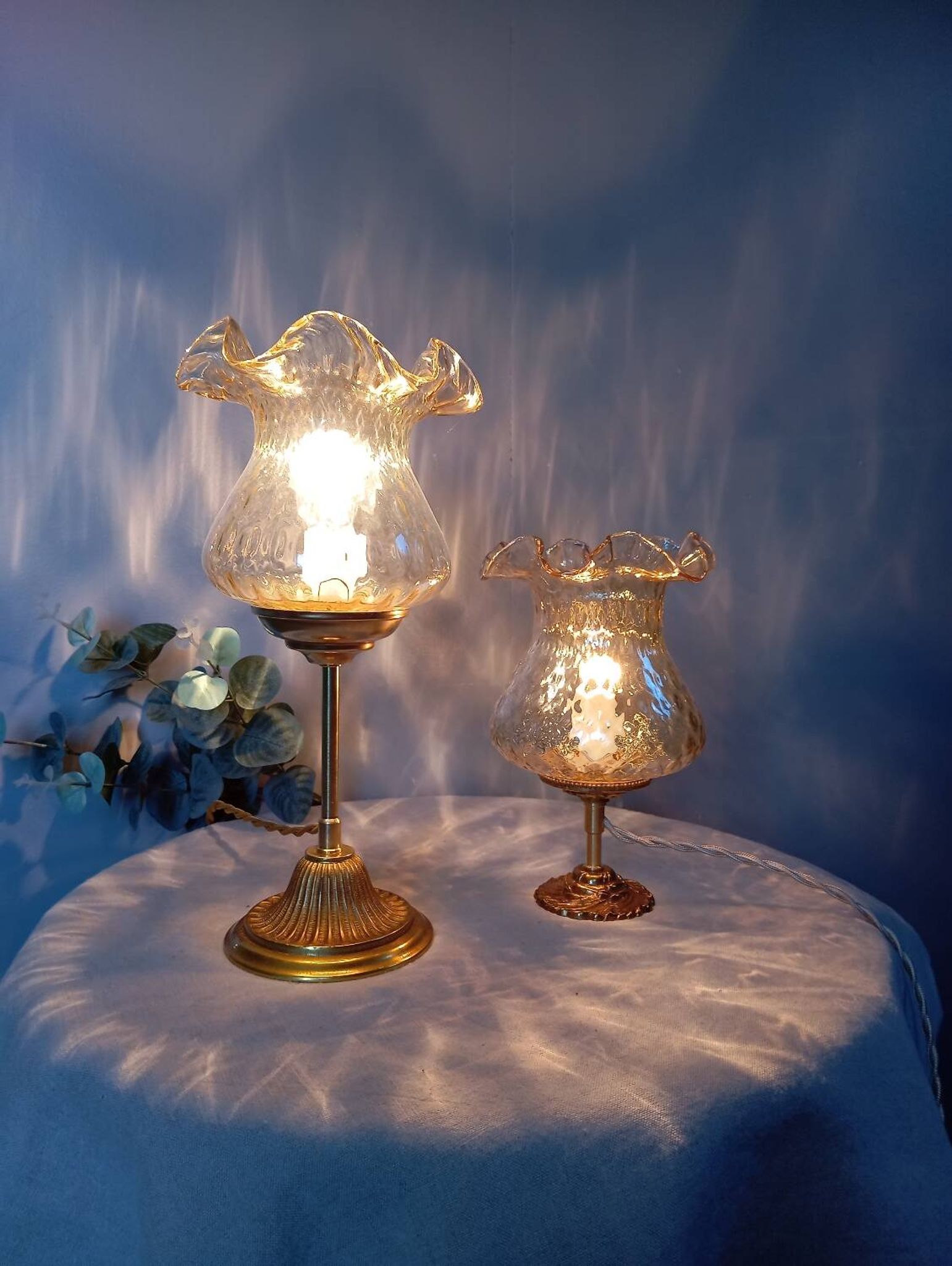 Duo desk lamps, vintage inspiration, bronze and ocher tulip glass