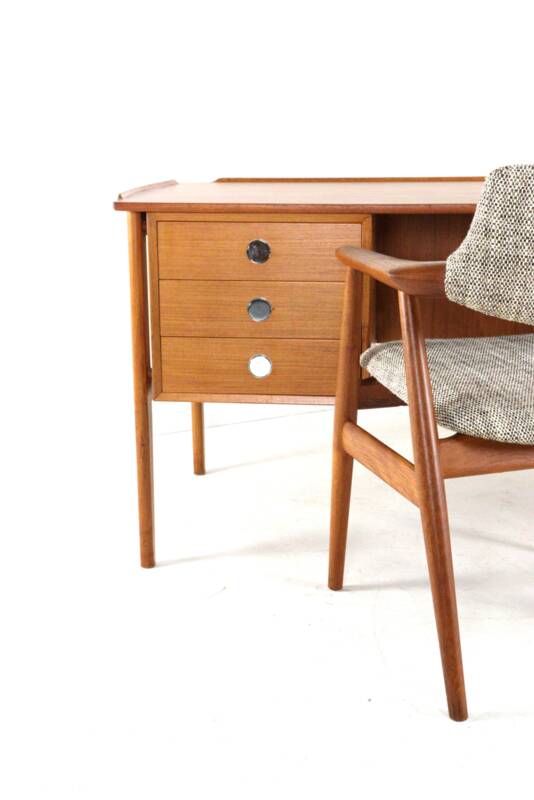 Bureau Dyrlund en teck de design danois moderne du milieu du siècle