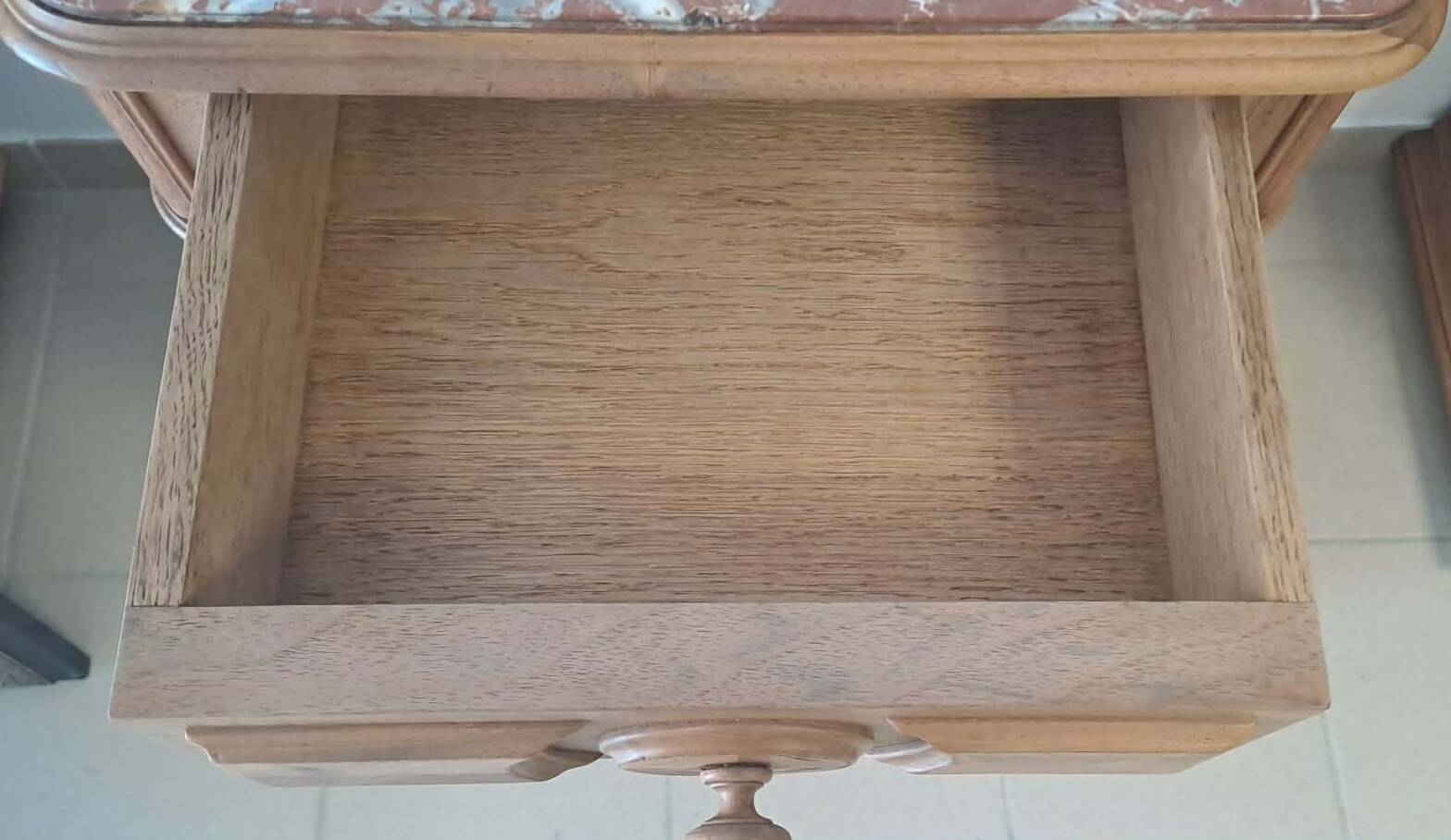 Oak chest of drawers