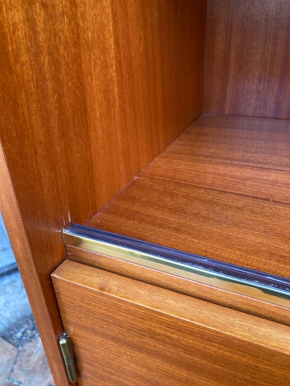 Vintage 1960s display cabinet.