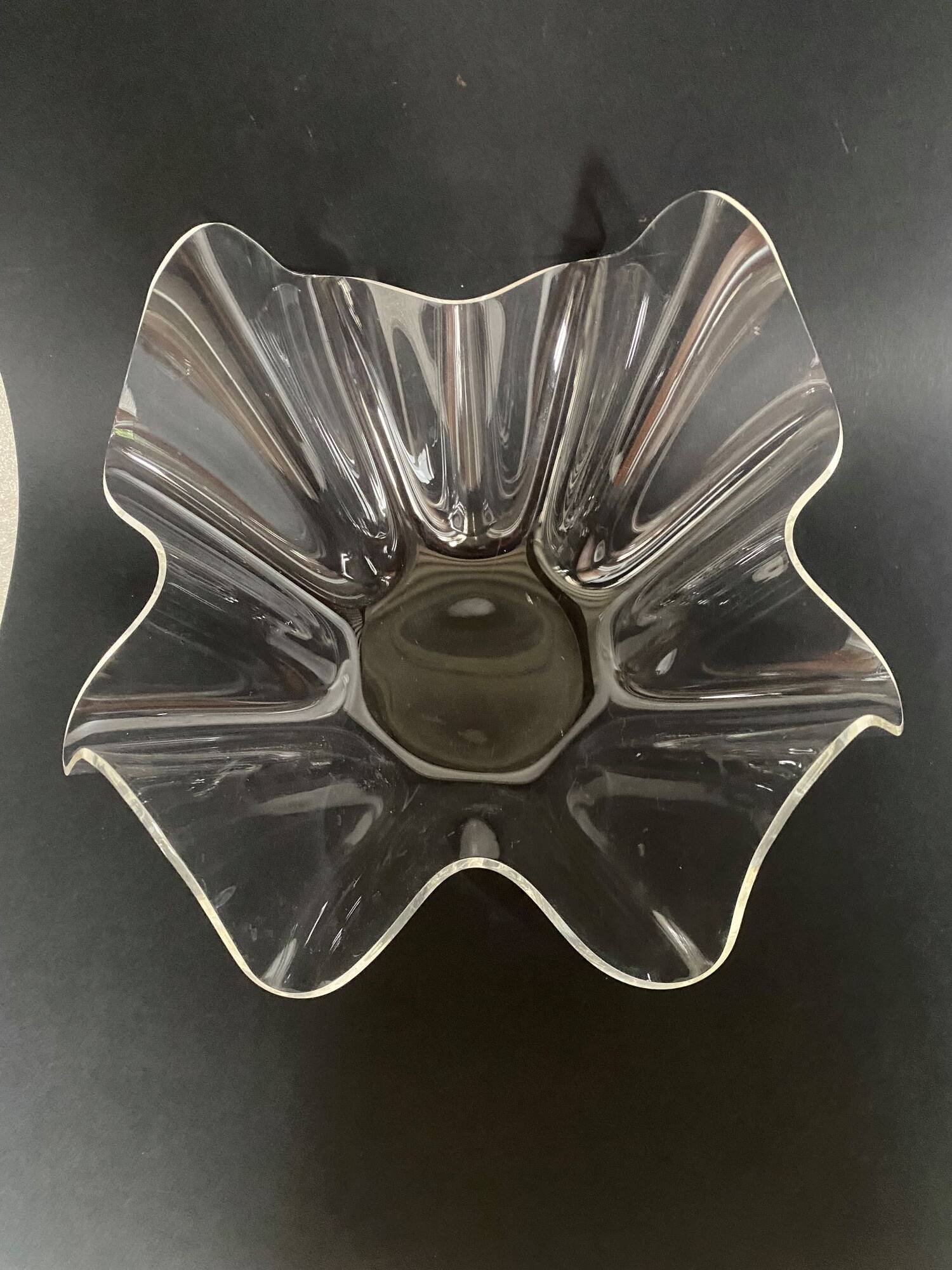 Vintage 1970s plexiglass handkerchief vase