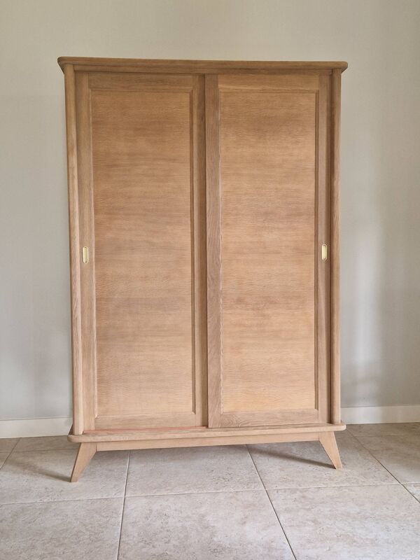 armoire vintage
