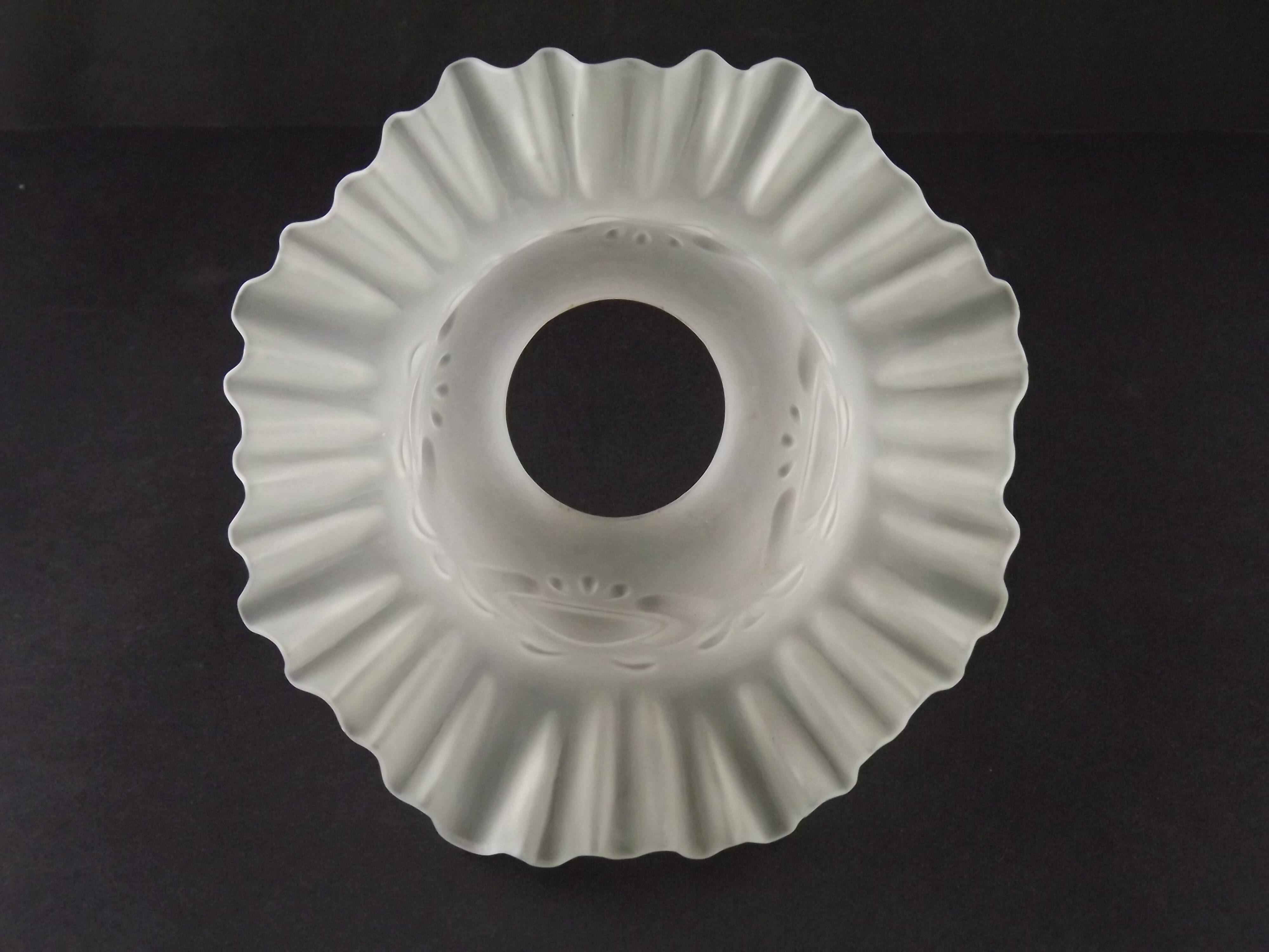 Abat-jour décoratif français vintage blanc opaque avec bordure à volants