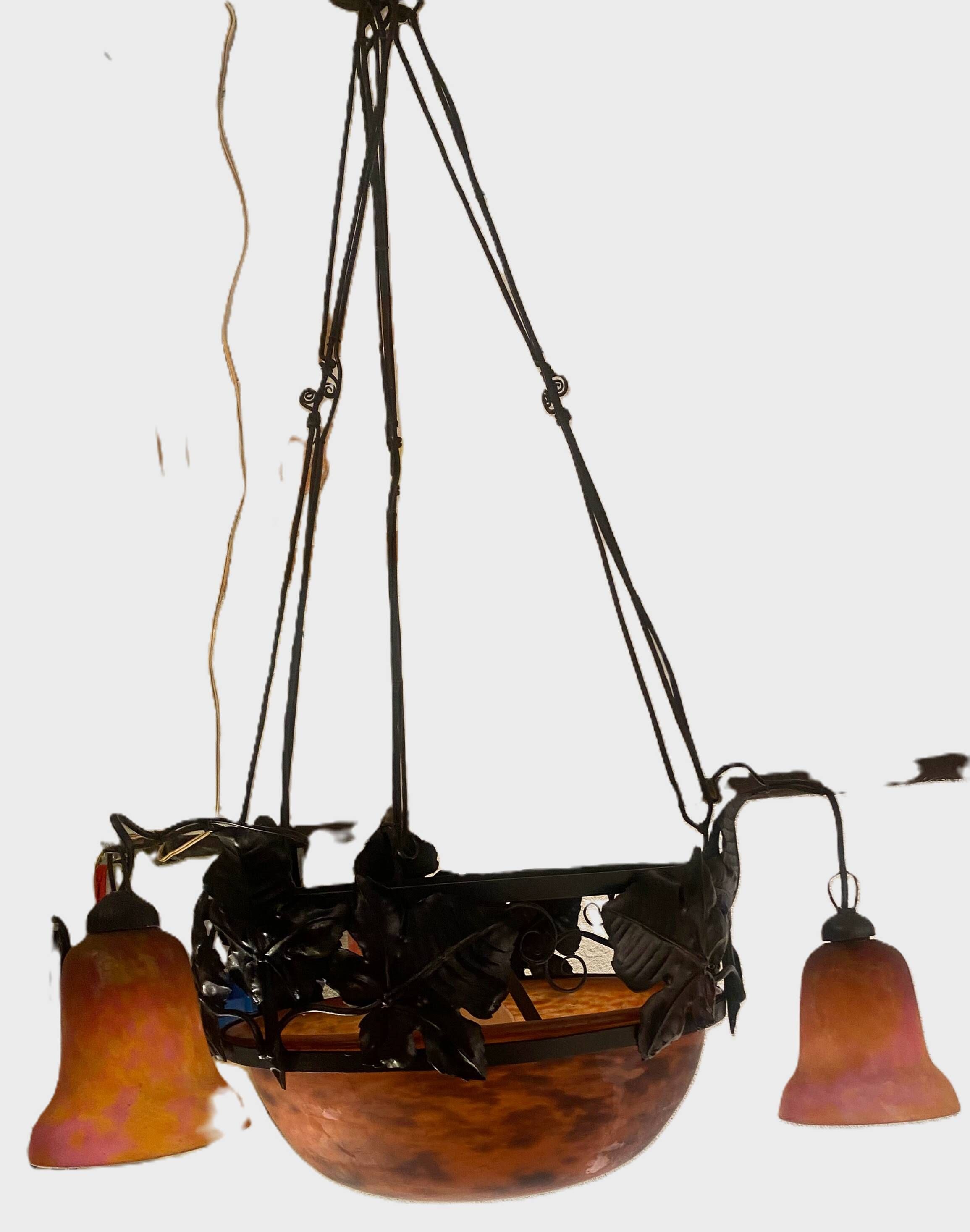 Lustre Art nouveau 3 tulipes et vasque en pâte de verre, signé Daum Nancy