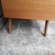 Commode vintage en rotin pieds compas
