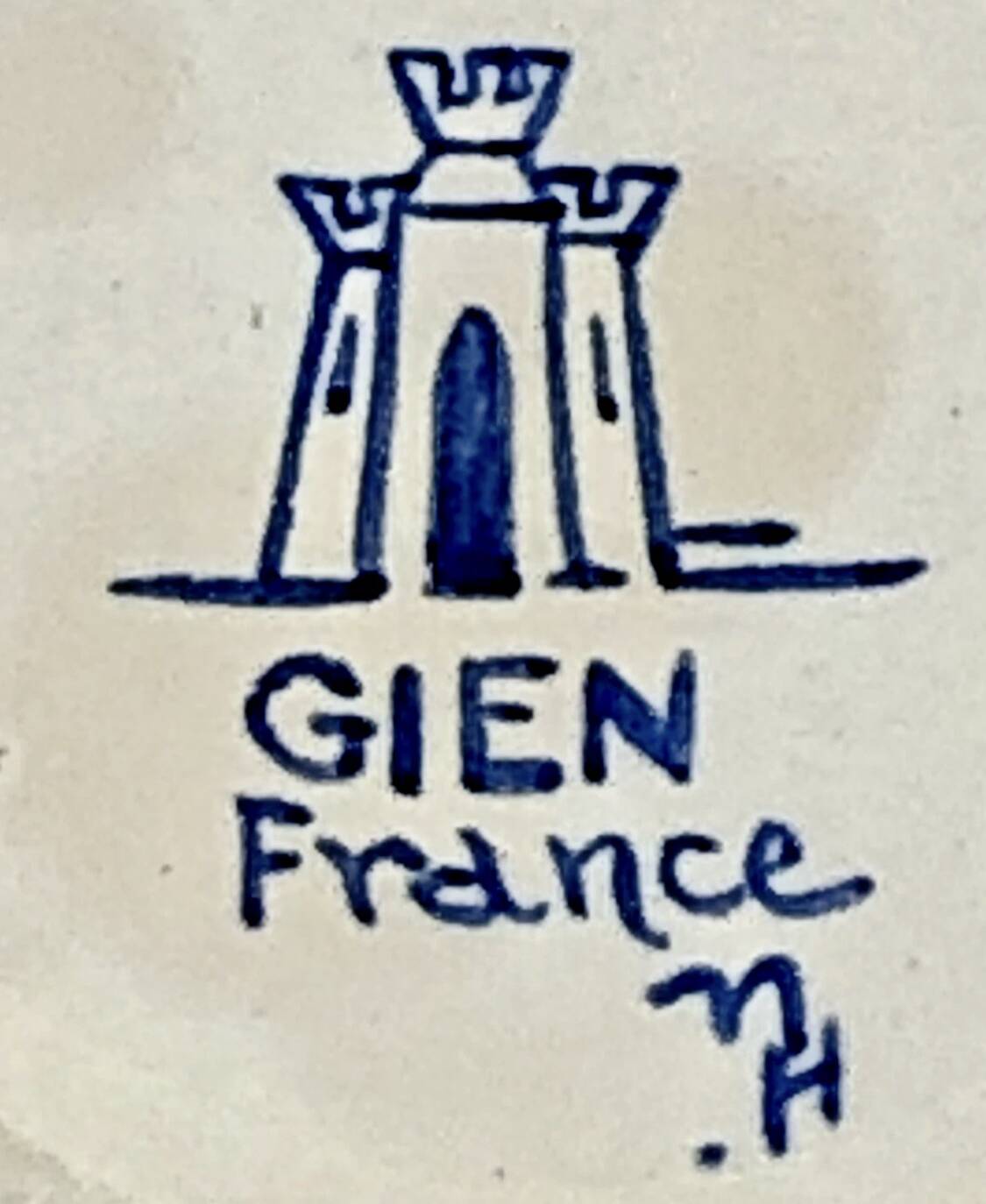 Old cream jug for children at the Dionysos press Gien