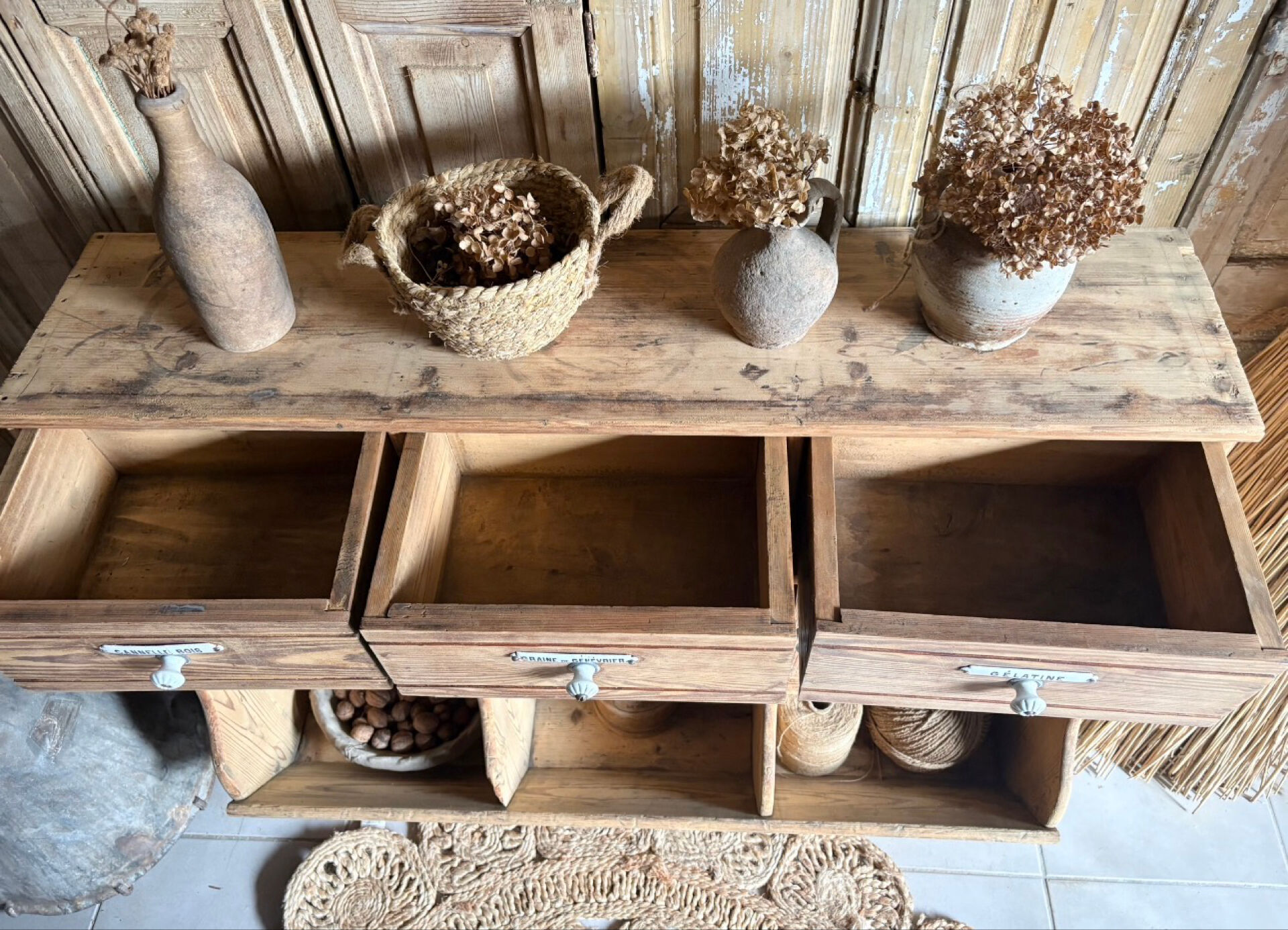 Ancien Meuble Grainetier D’épicerie – Tiroirs, Vitrines & Plaques Émai