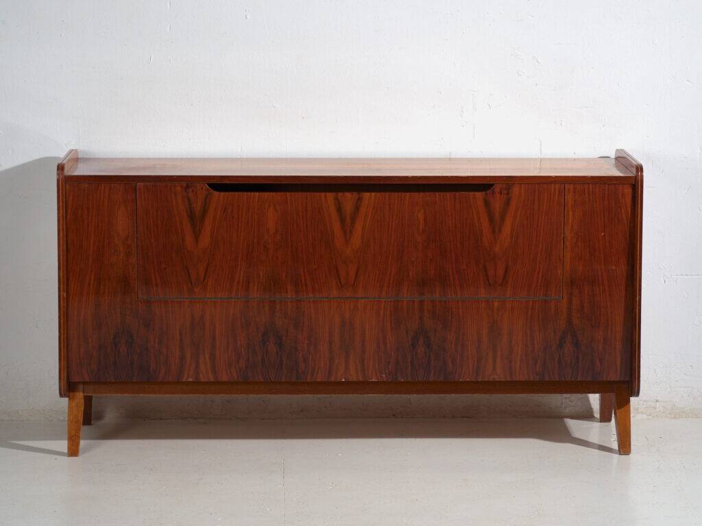 Mid-century buffet in walnut veneer with tapered legs – Czechoslovakia, circa 1960