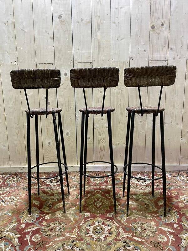 Suite de 3 tabourets de bar en acier et paillés