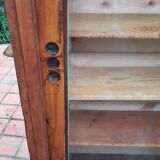 Showcase to install or hang