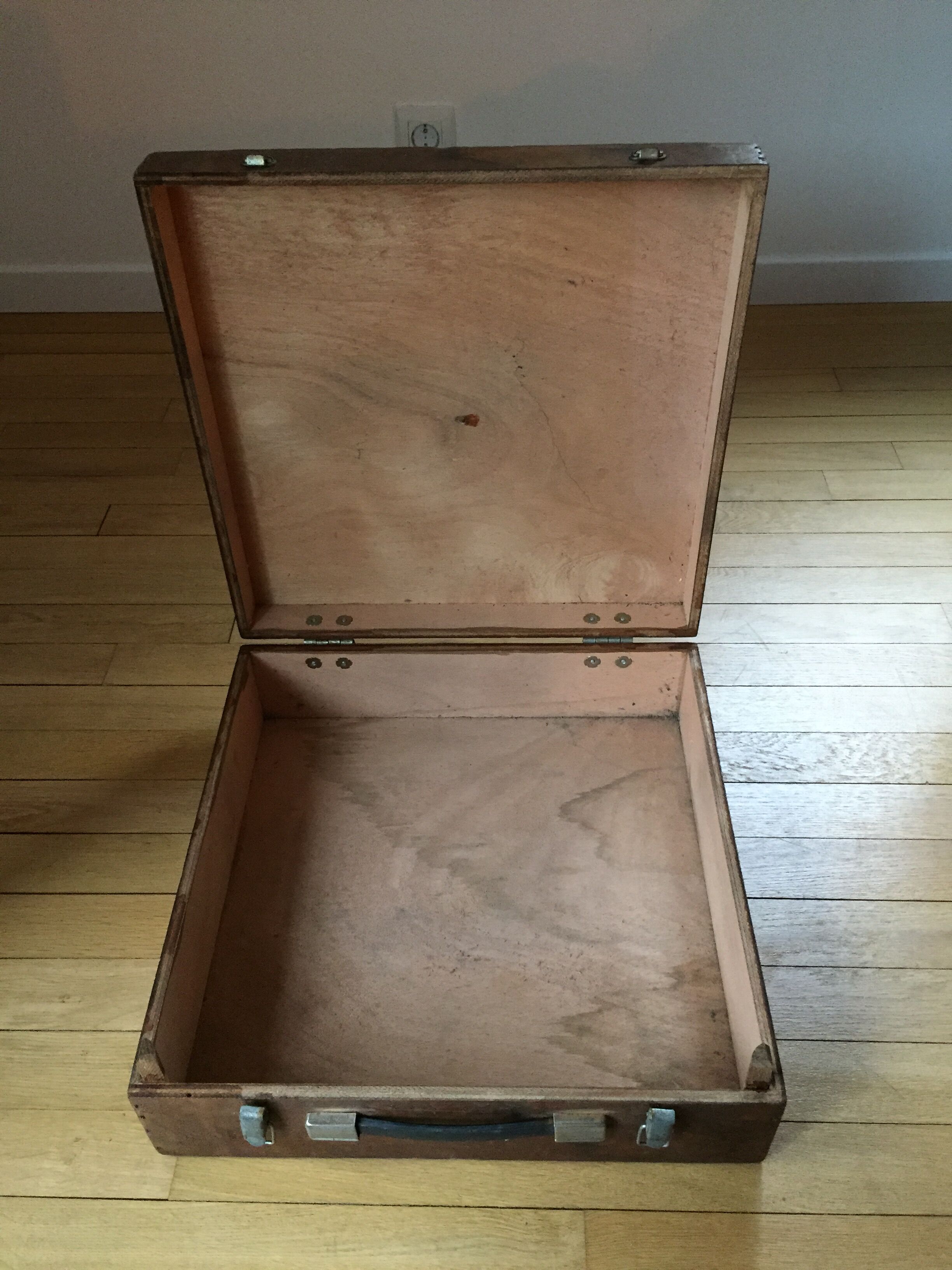Valise ou caisse en bois vintage de rangement