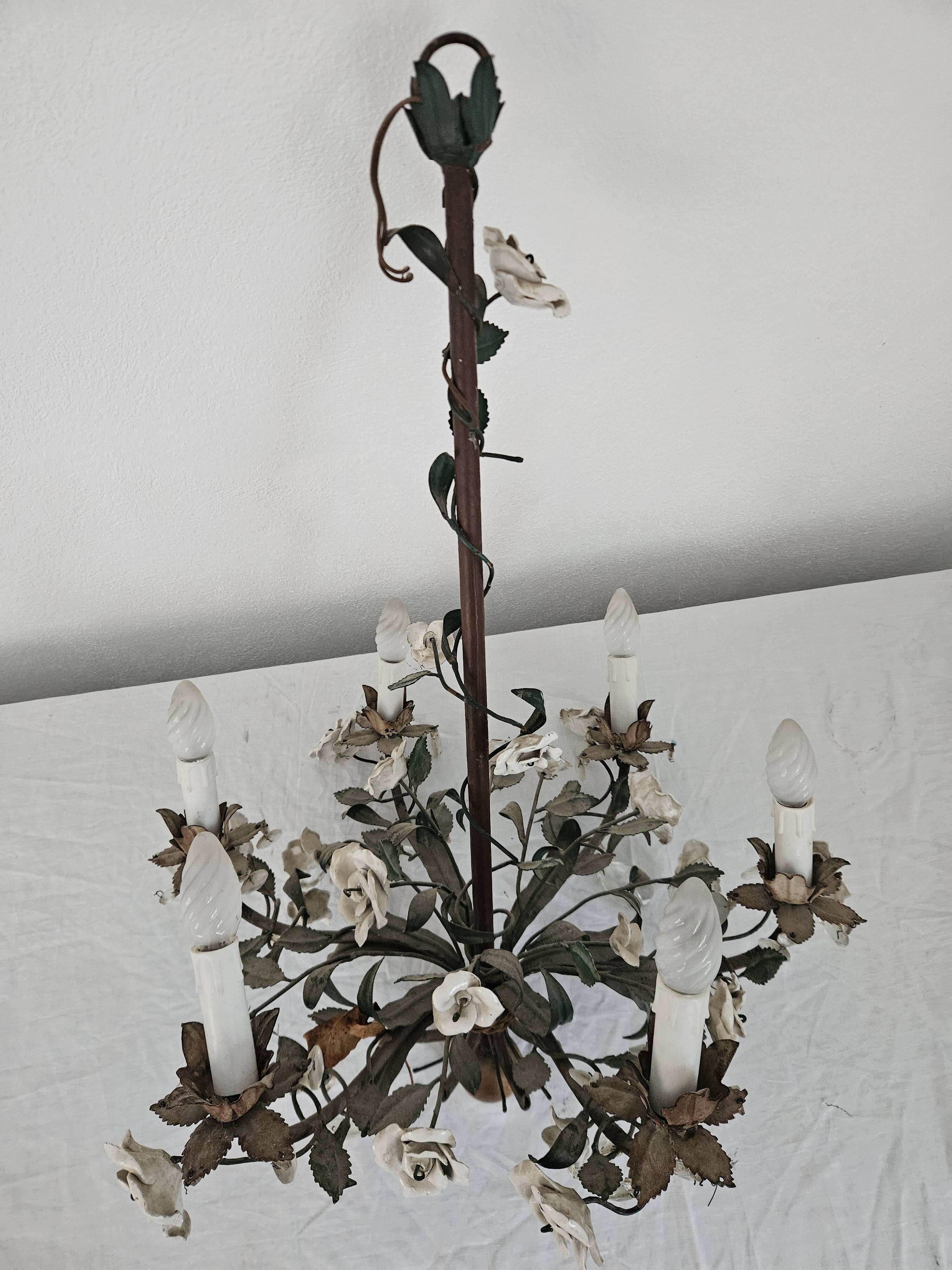 Chandelier with floral decoration
