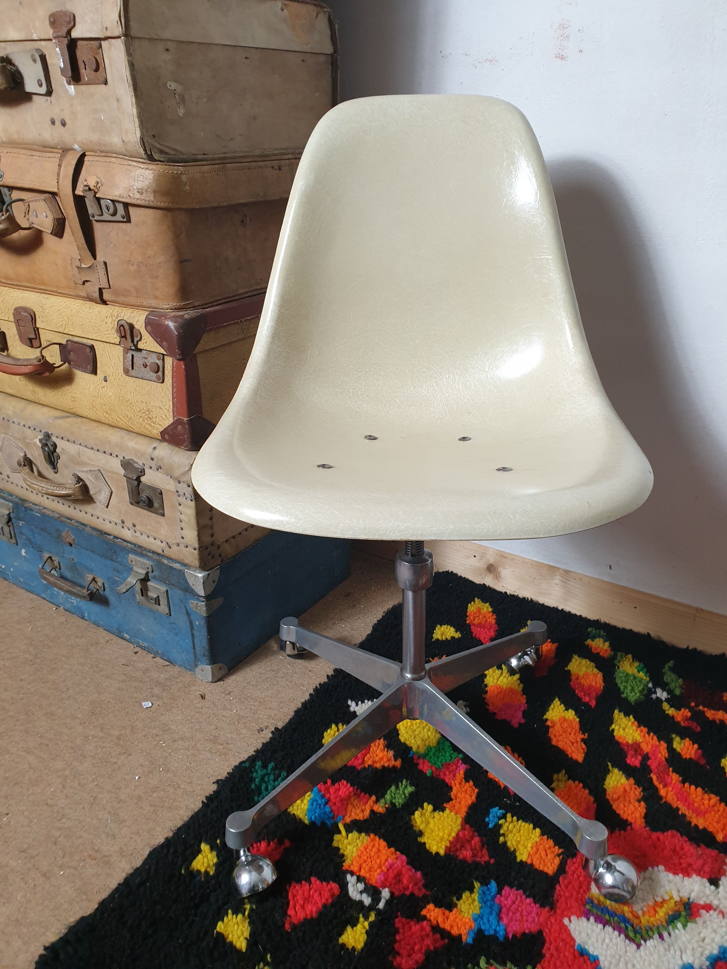 Office chair Ray and Charles Eames