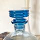 Carafe ancienne en verre bleu