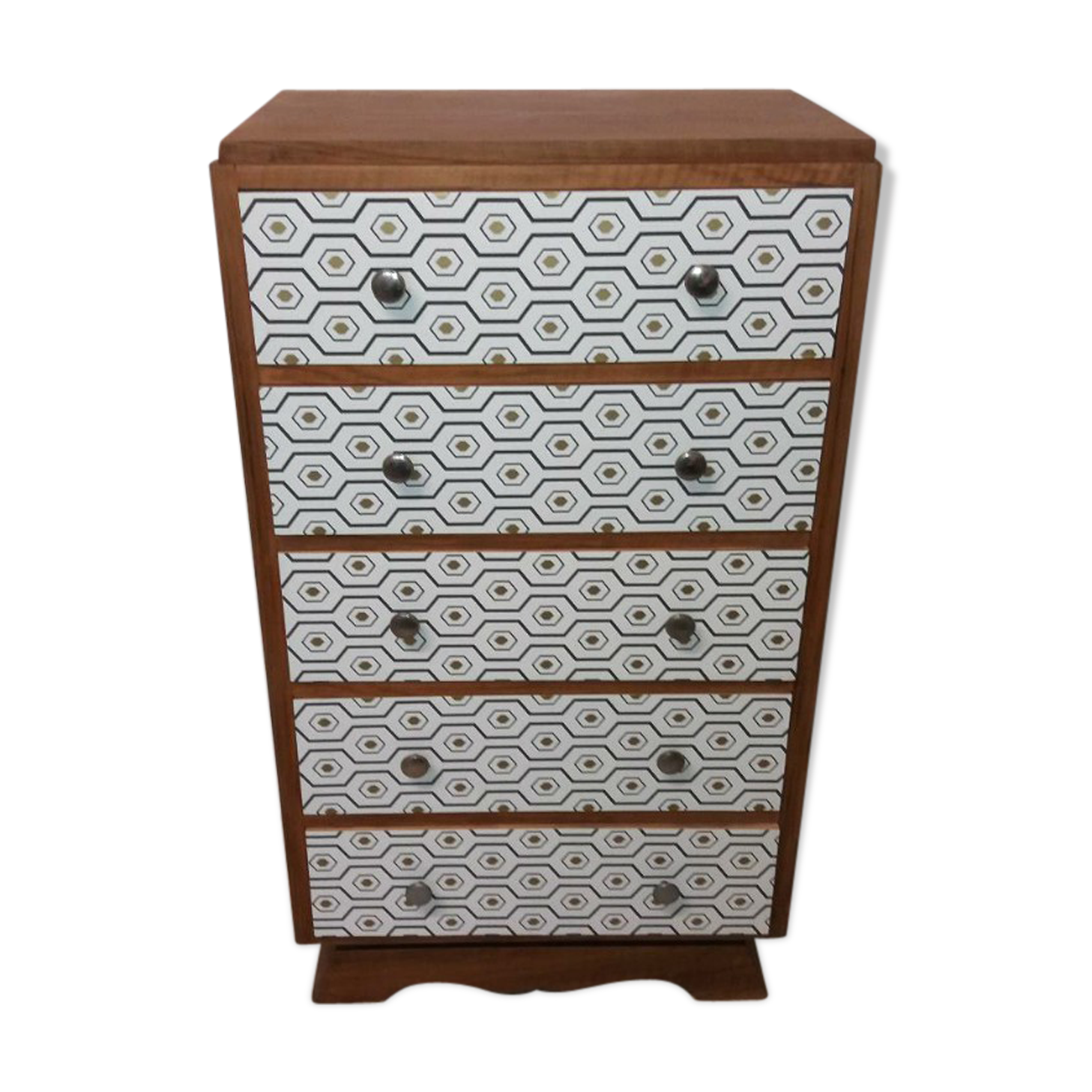 Dresser to the 1940s