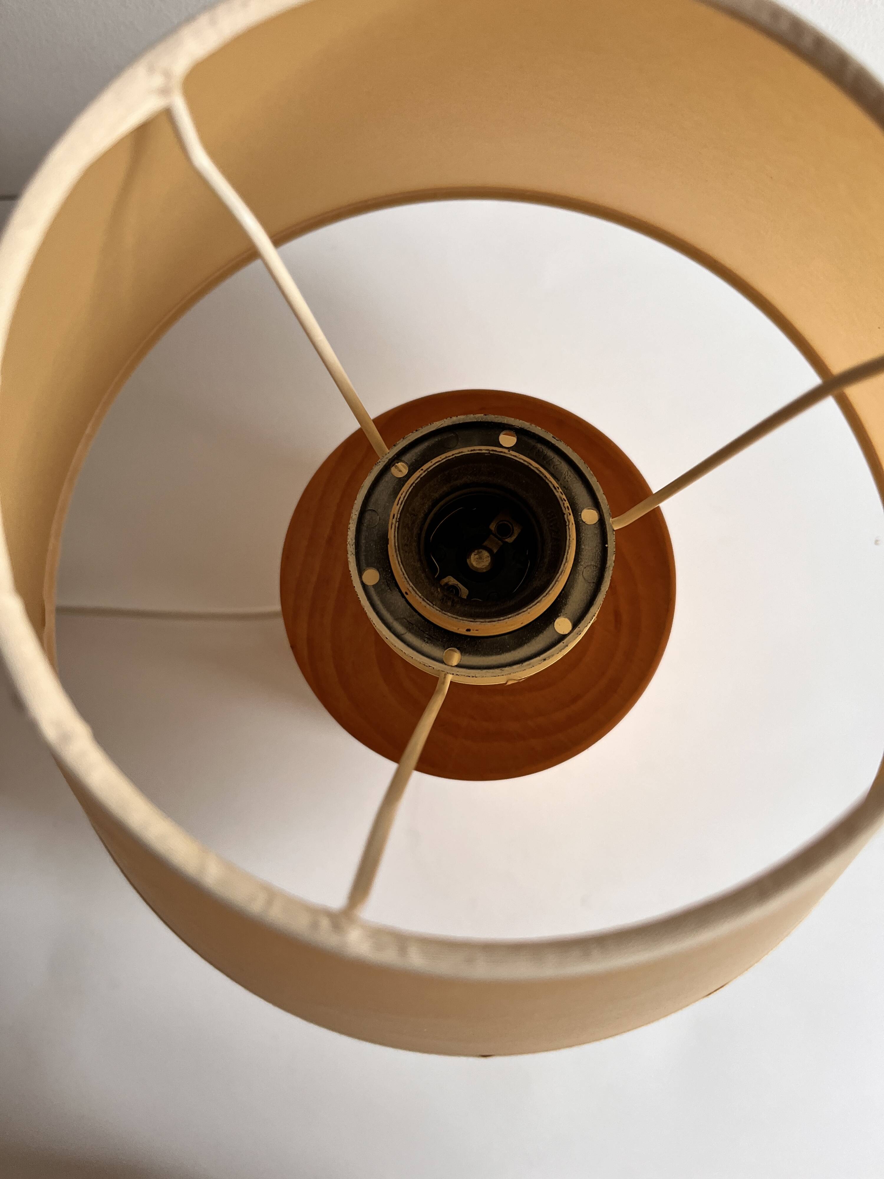 Lamp pin 1970