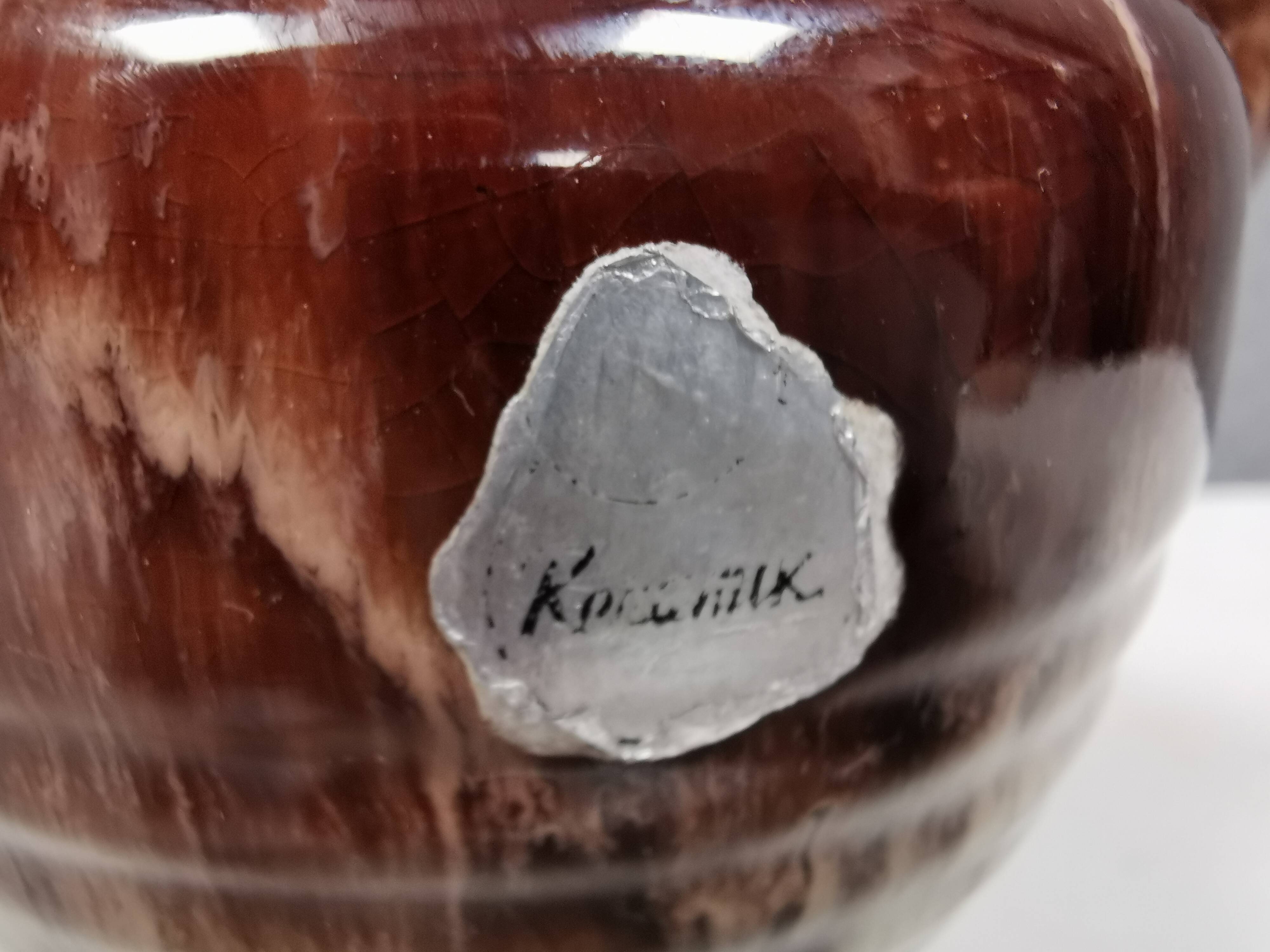 Petit vase à glaçure brillante de couleur marron/menthe et « oreilles » des années 1970, Suède