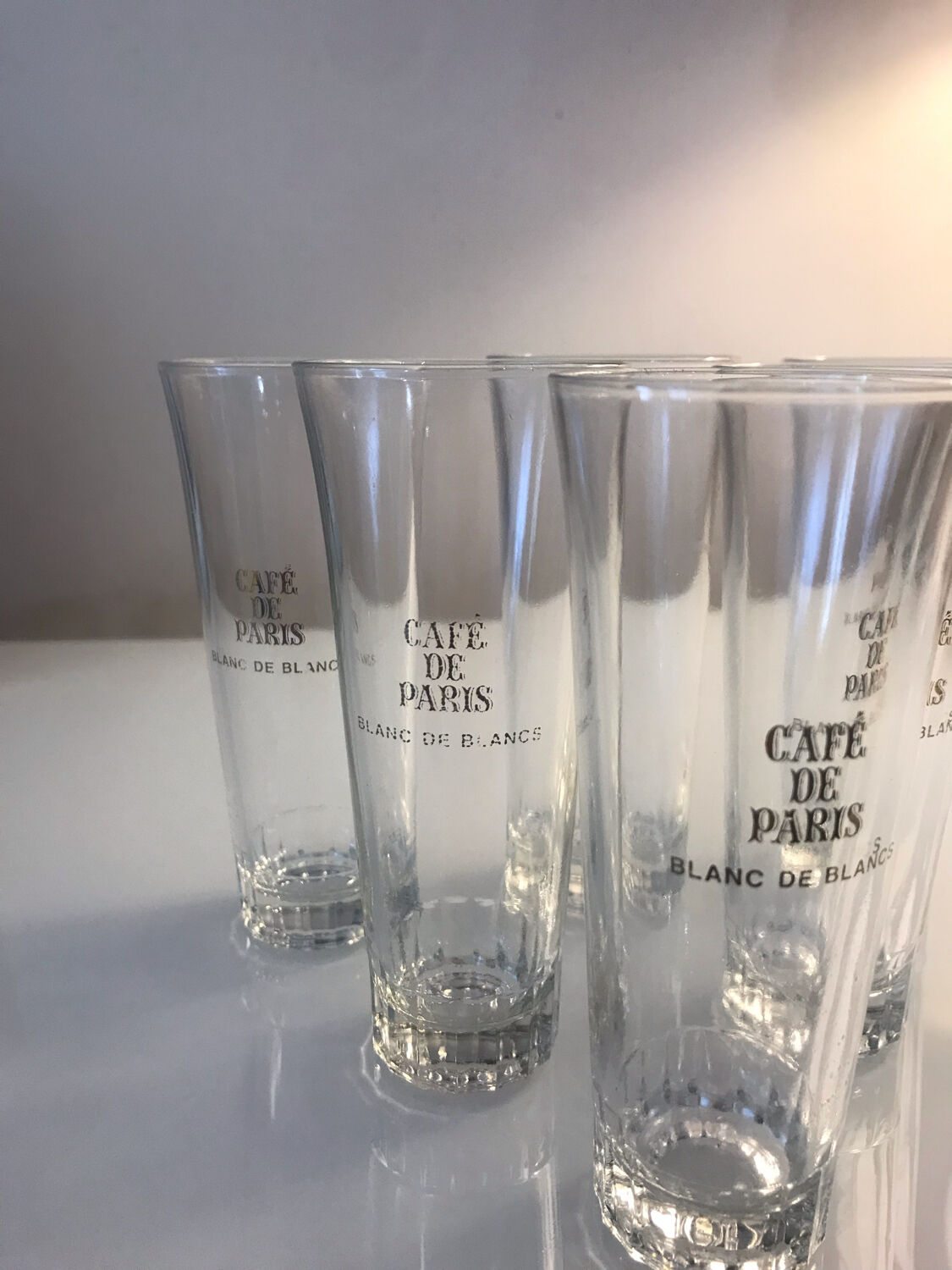 5 old glasses of brasserie café de paris