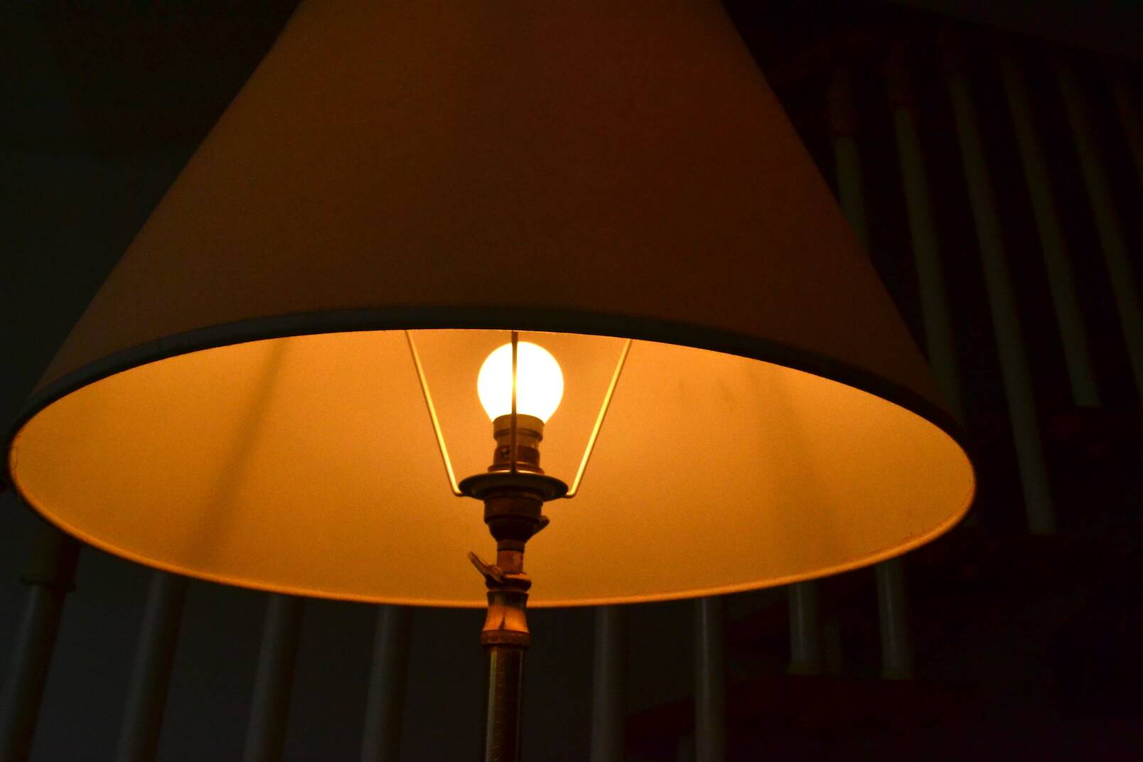 Lampadaire vintage tripode extensible laiton doré