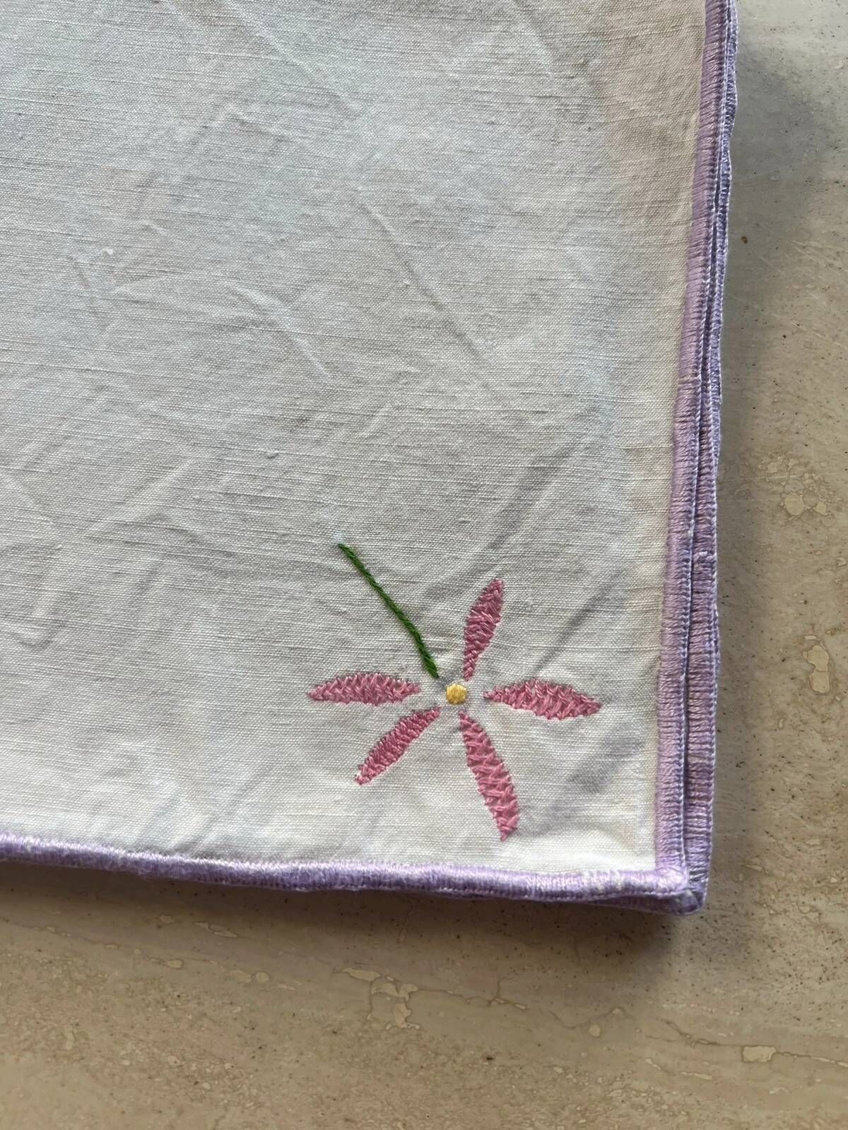 Embroidered flower napkins (set of 4)