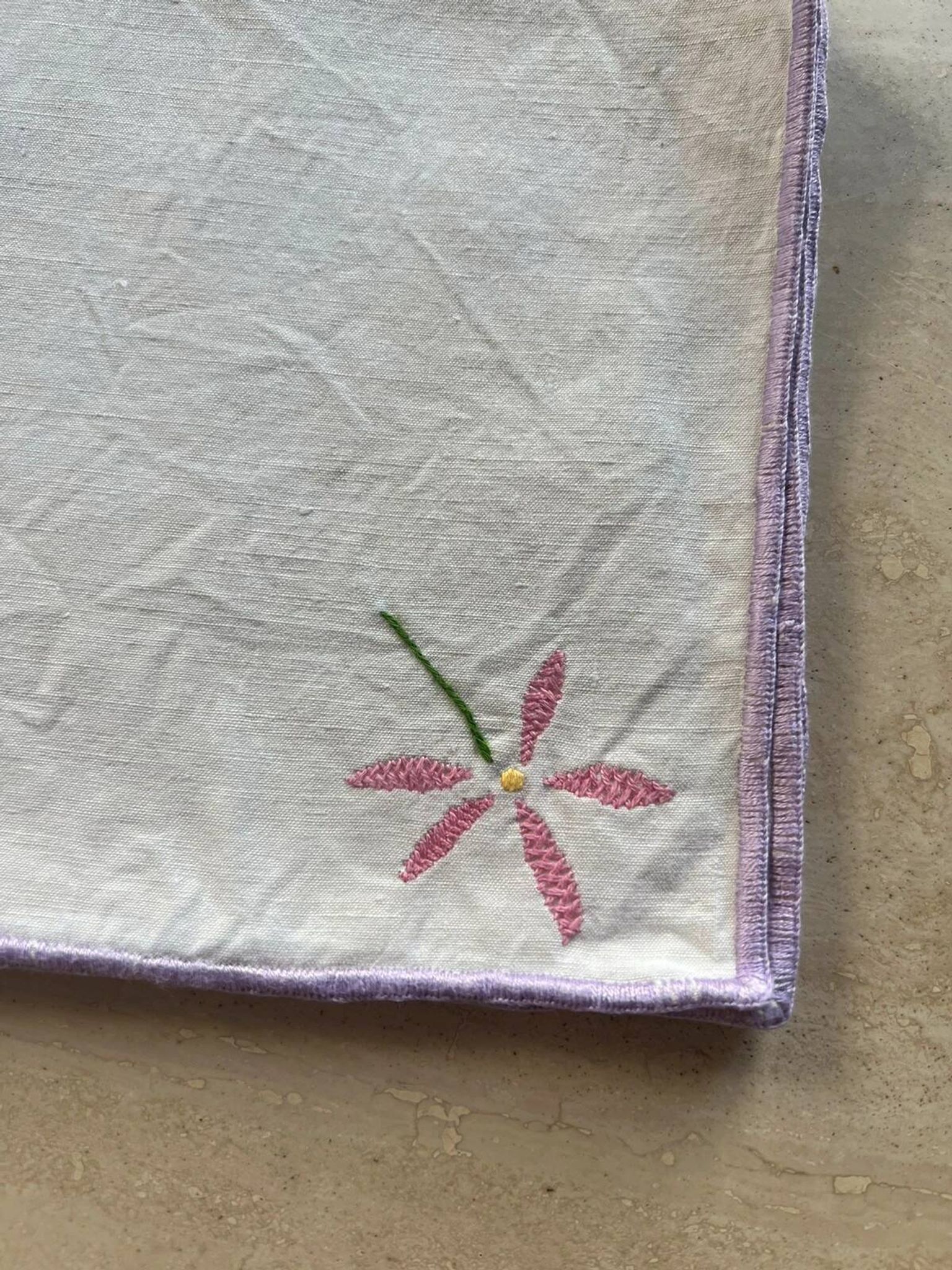 Serviettes de table broderie fleurs (lot de 4)