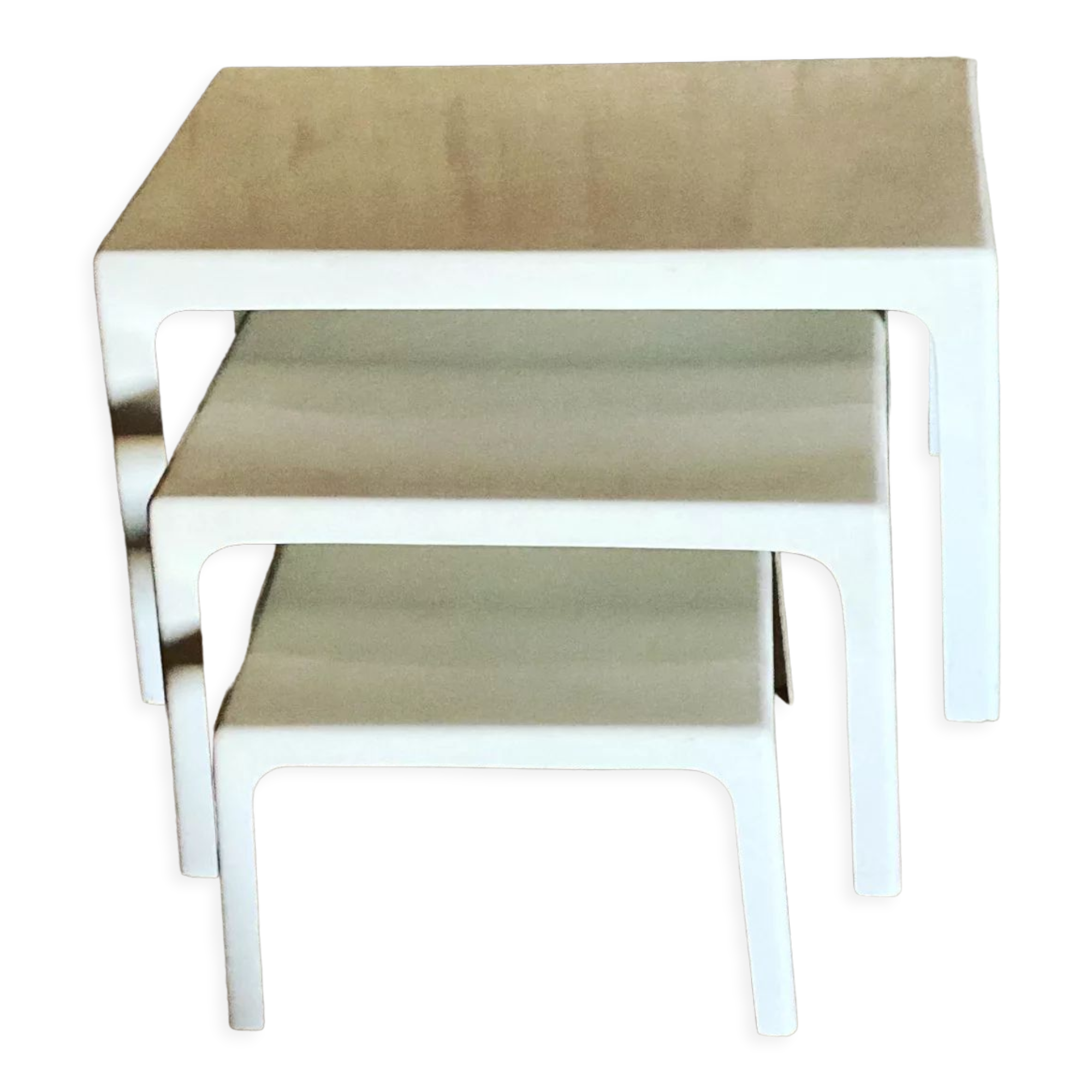 Kohtska nesting tables