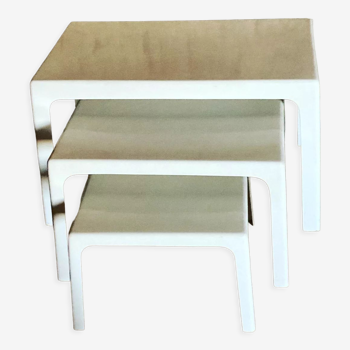 Kohtska nesting tables