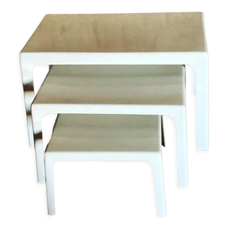 Kohtska nesting tables